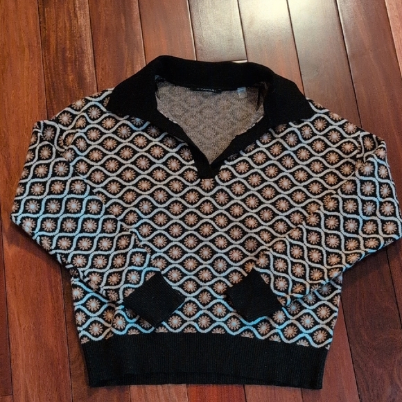 T Tahari Sweaters - T Tahari Black and Cream V-Neck Sweater